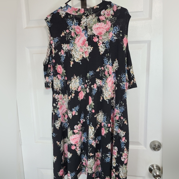 My Story Woman's Long Sleeve Dress, Size: Large Color: Black with Floral Print - Picture 12 of 14